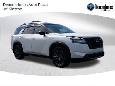 2022 Nissan Pathfinder SL
