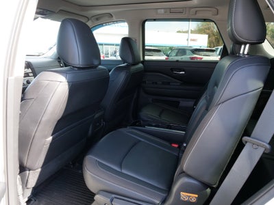 2022 Nissan Pathfinder SL