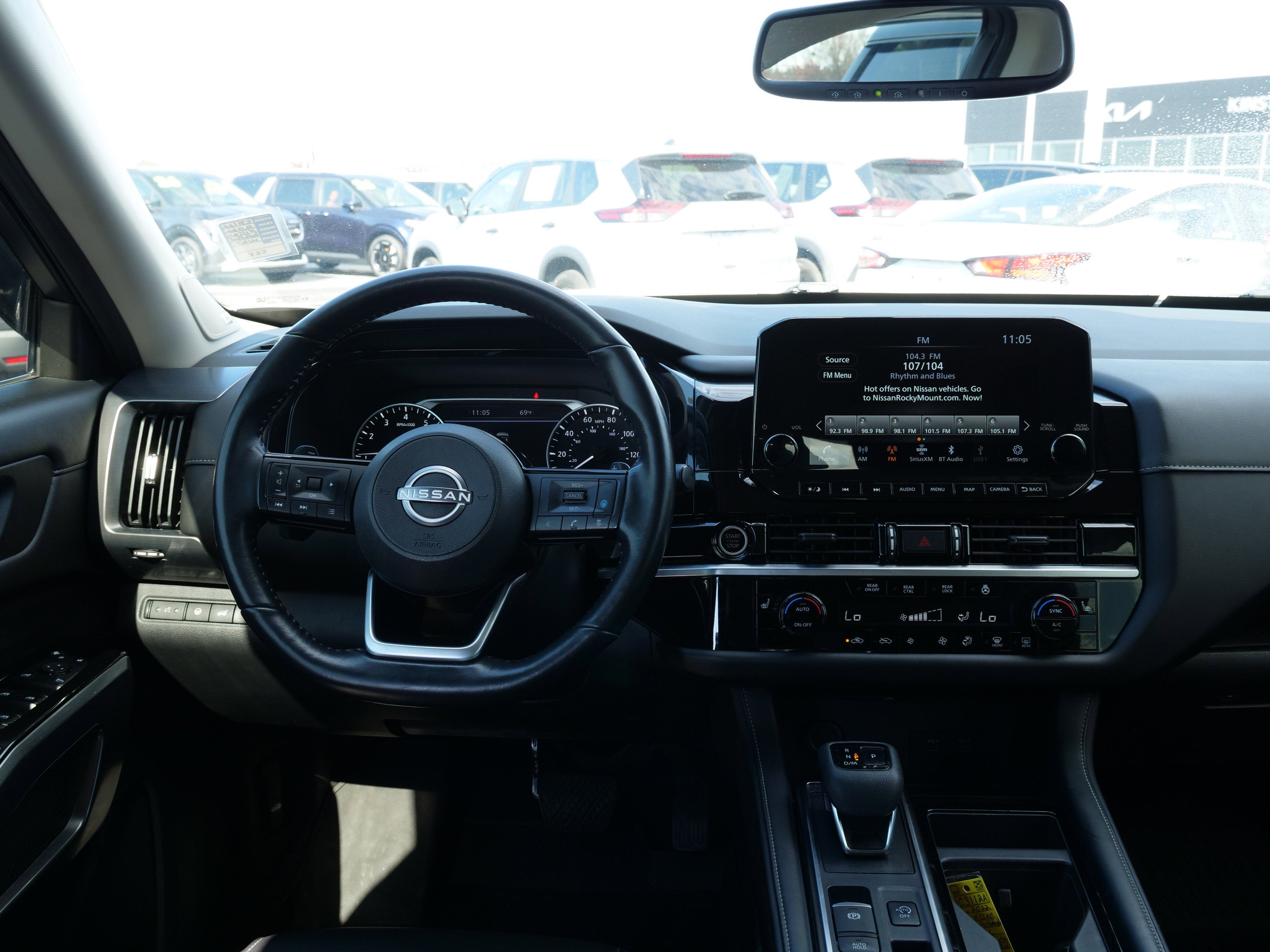 2022 Nissan Pathfinder SL