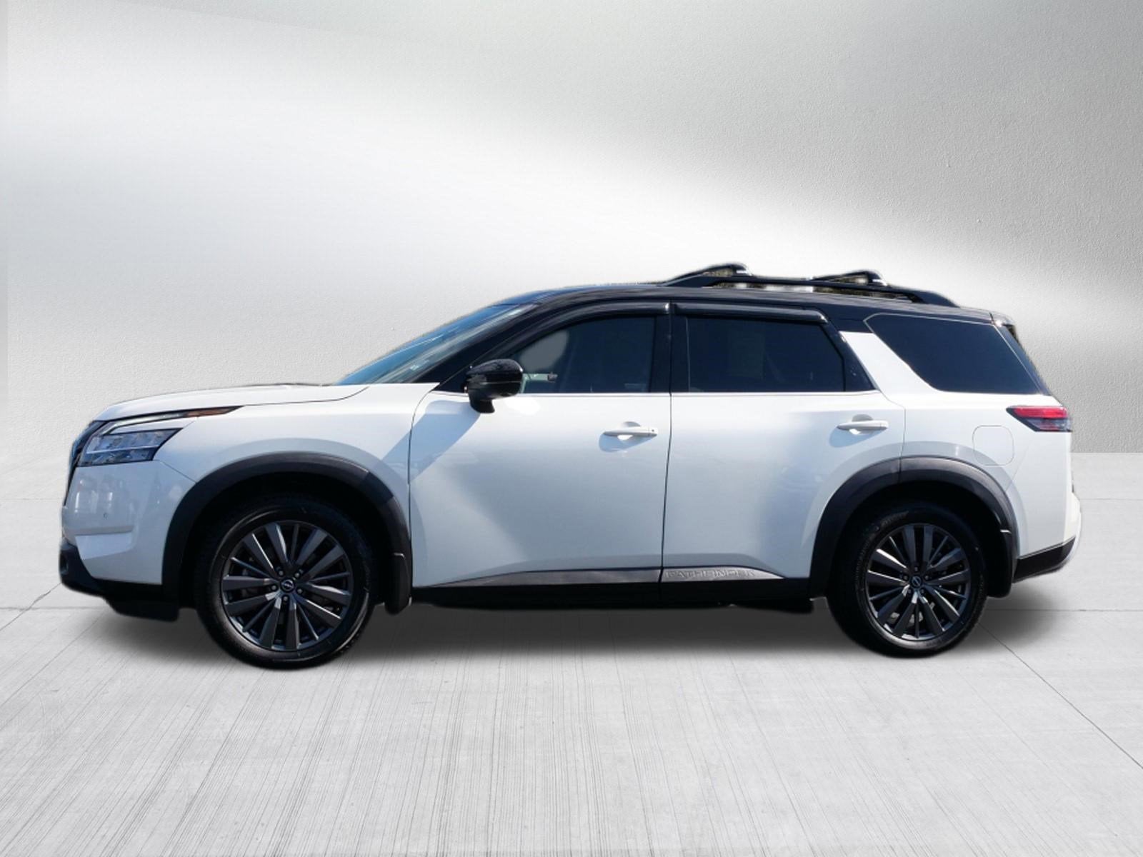 2022 Nissan Pathfinder SL