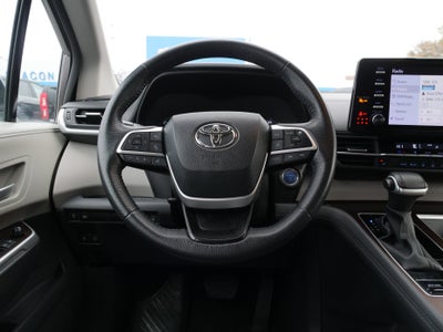 2024 Toyota Sienna XLE