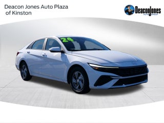 2024 Hyundai Elantra SE