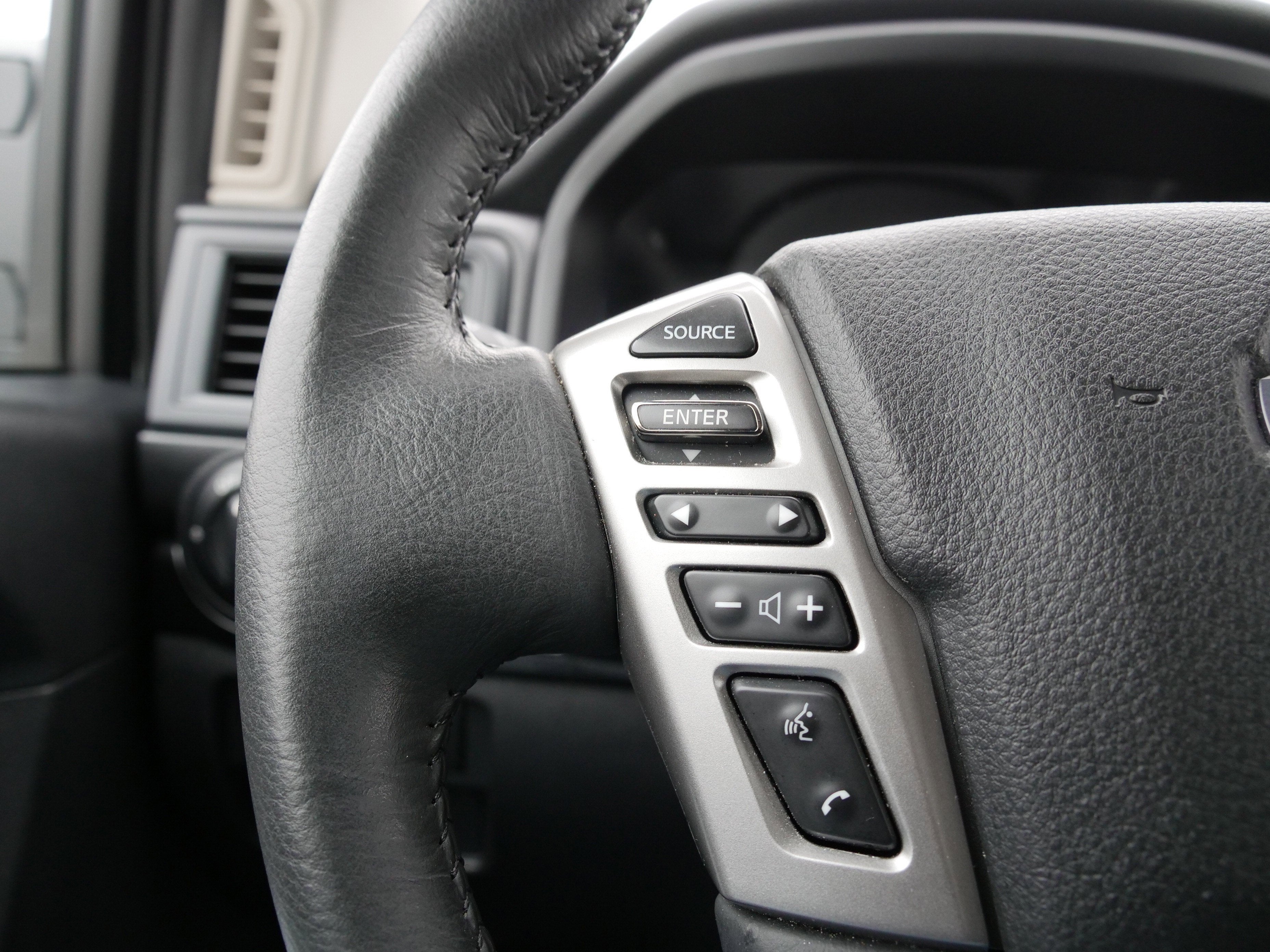 2023 Nissan Titan SV