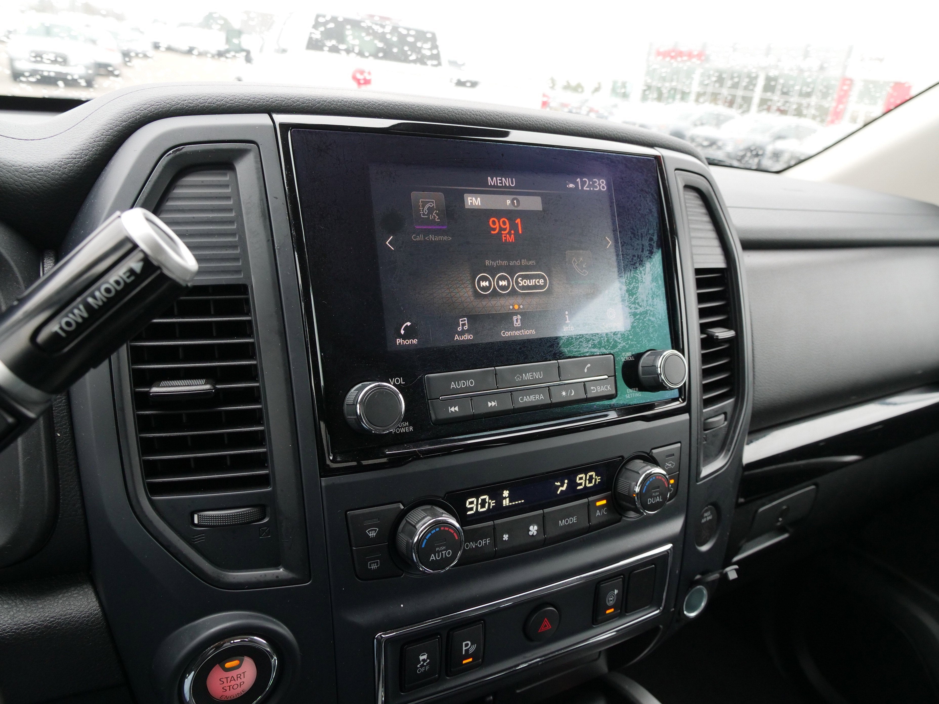 2023 Nissan Titan SV