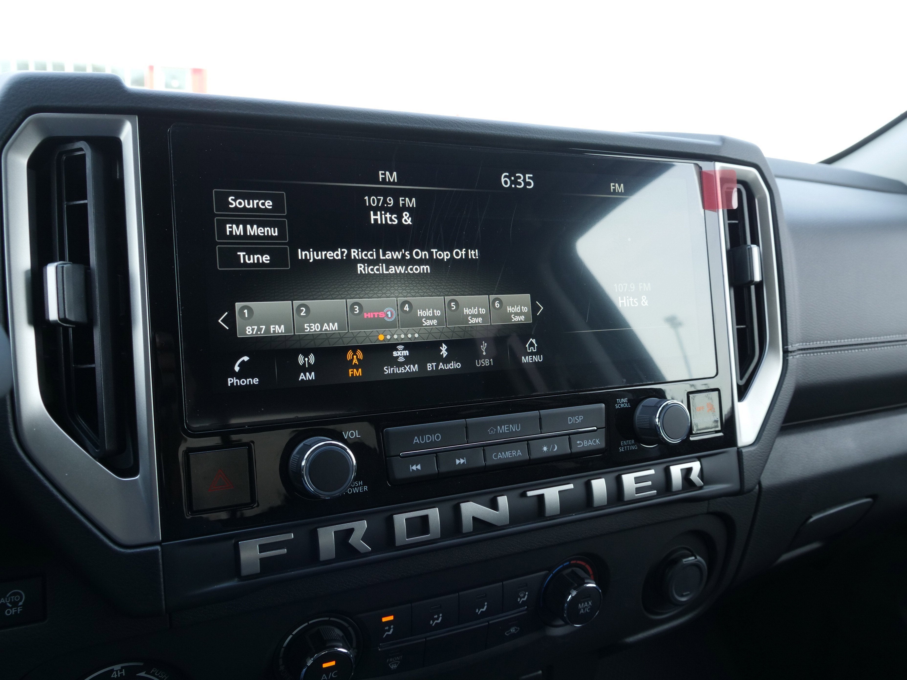 2025 Nissan Frontier SV