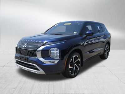 2023 Mitsubishi Outlander Base