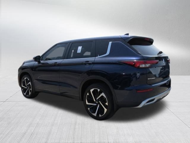 2023 Mitsubishi Outlander Base