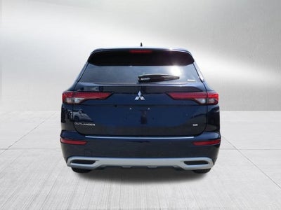 2023 Mitsubishi Outlander Base