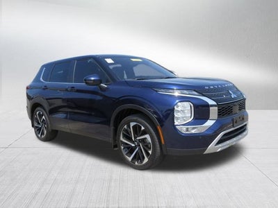 2023 Mitsubishi Outlander Base