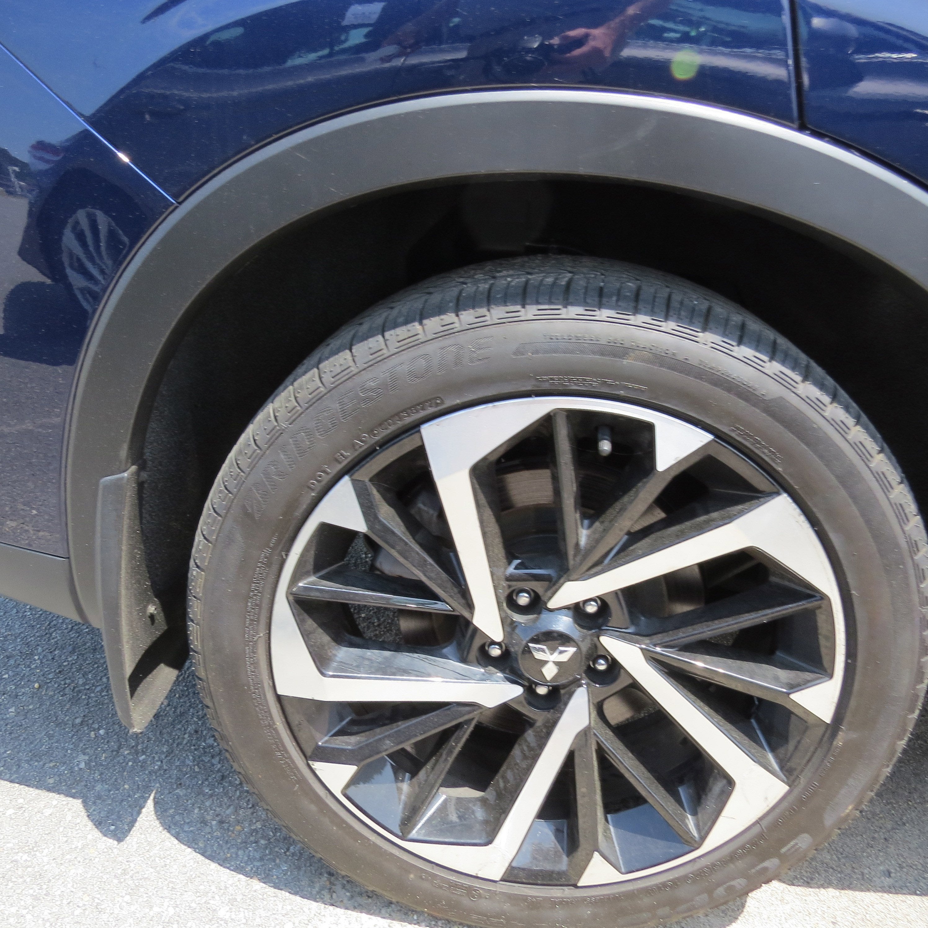 2023 Mitsubishi Outlander Base