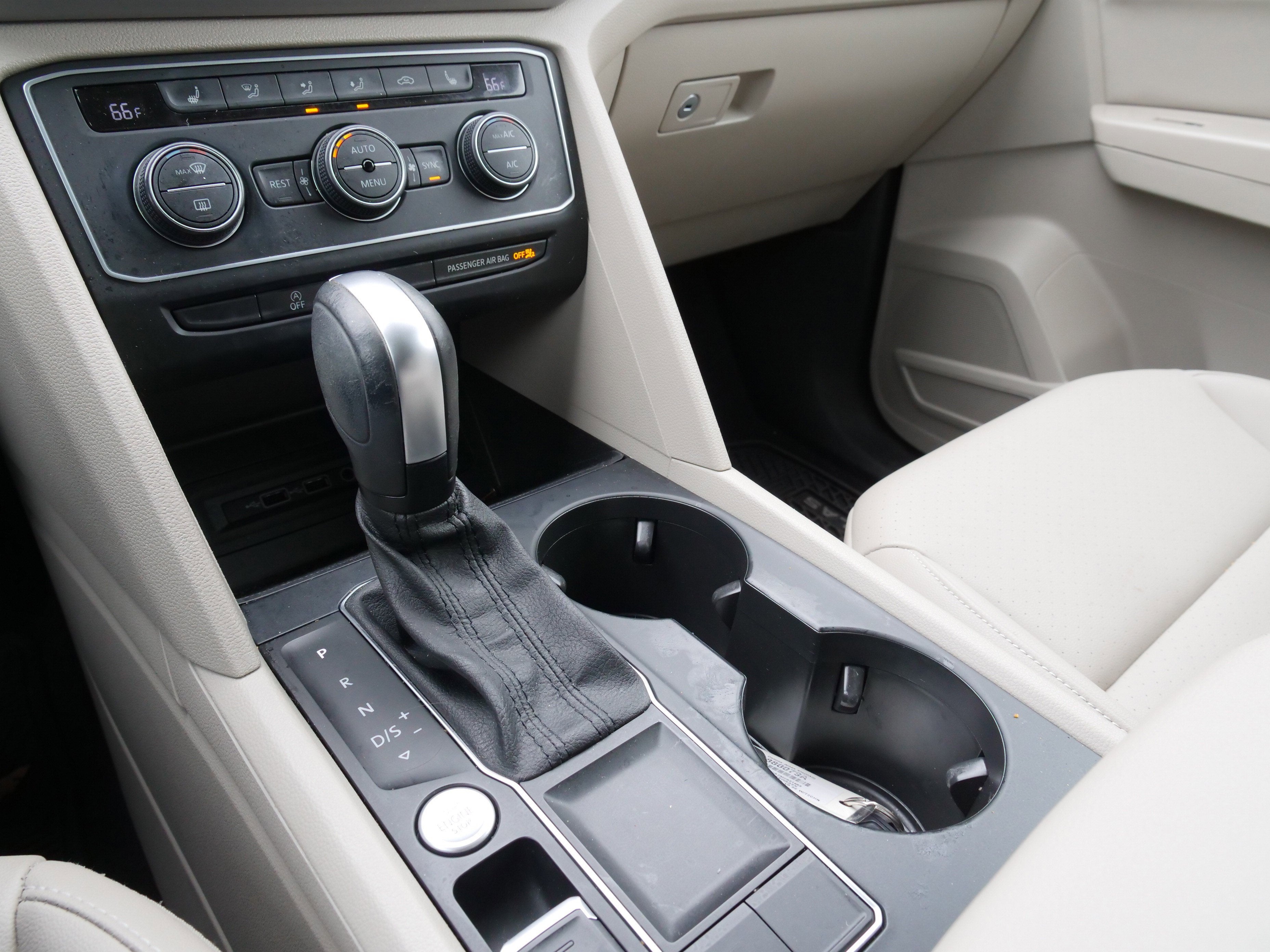 2021 Volkswagen Atlas 3.6L V6 SE w/Technology