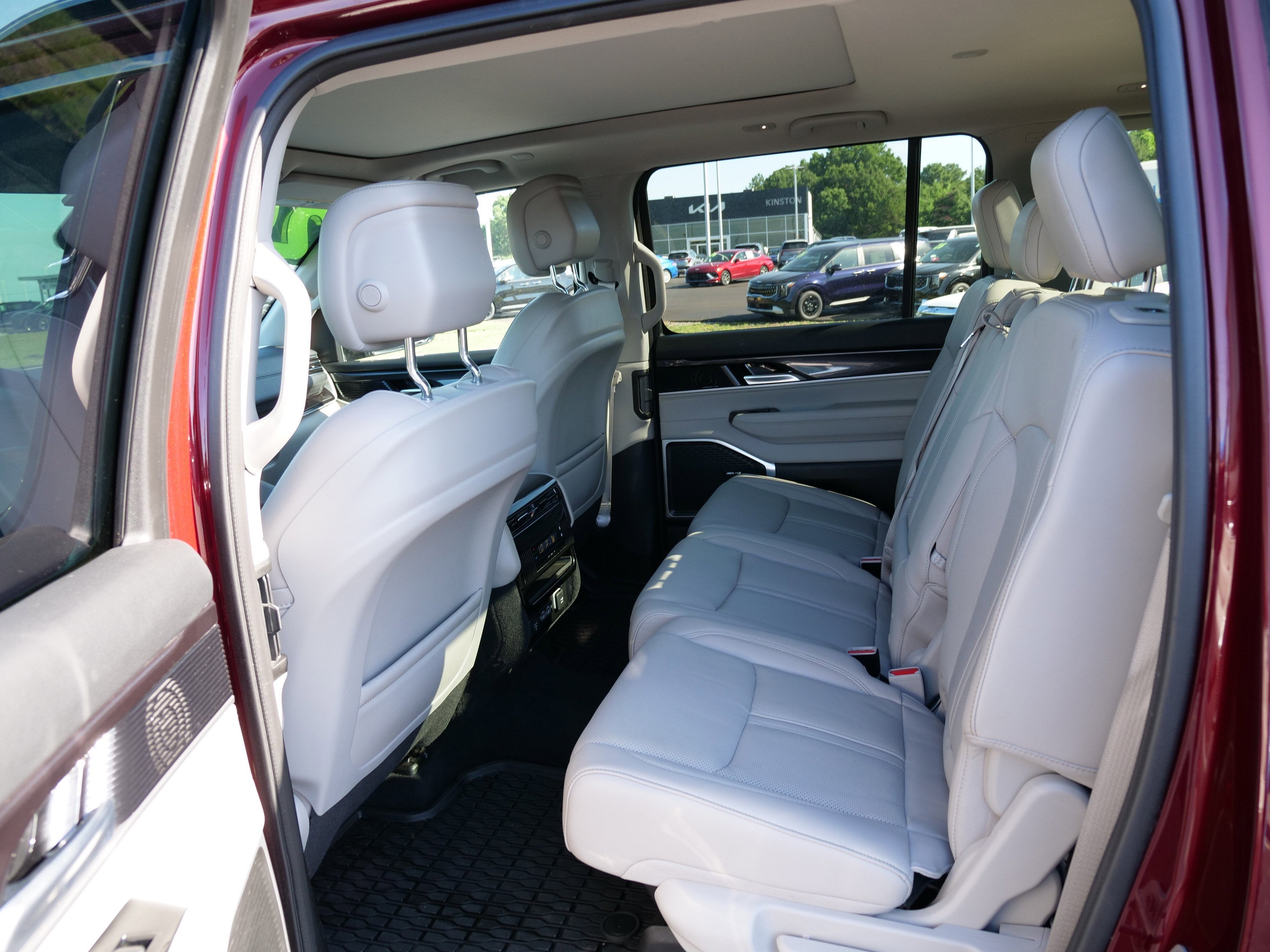 2024 Jeep Wagoneer Base