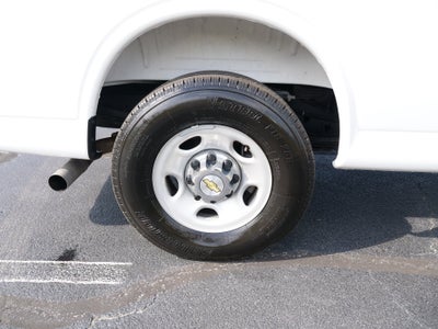 2025 Chevrolet Express Passenger 1LT