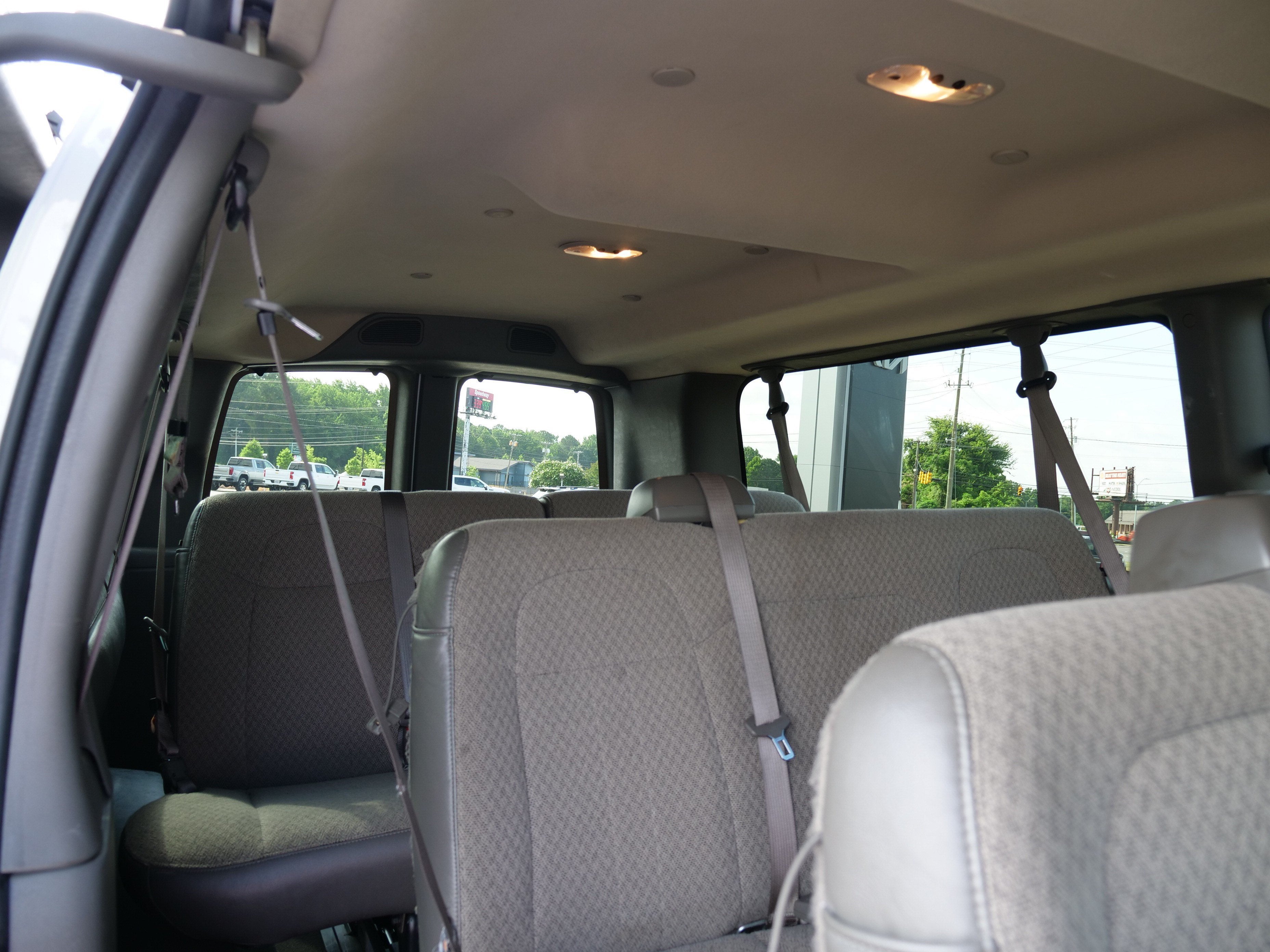 2025 Chevrolet Express Passenger 1LT