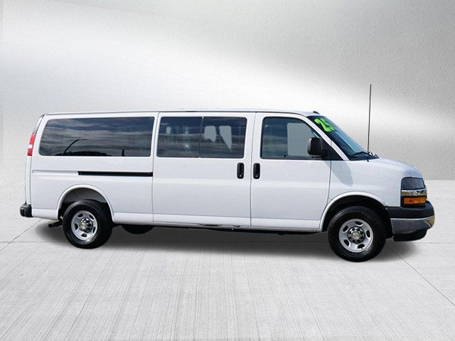2025 Chevrolet Express Passenger 1LT