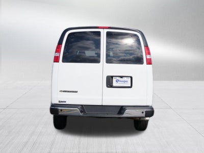 2025 Chevrolet Express Passenger 1LT